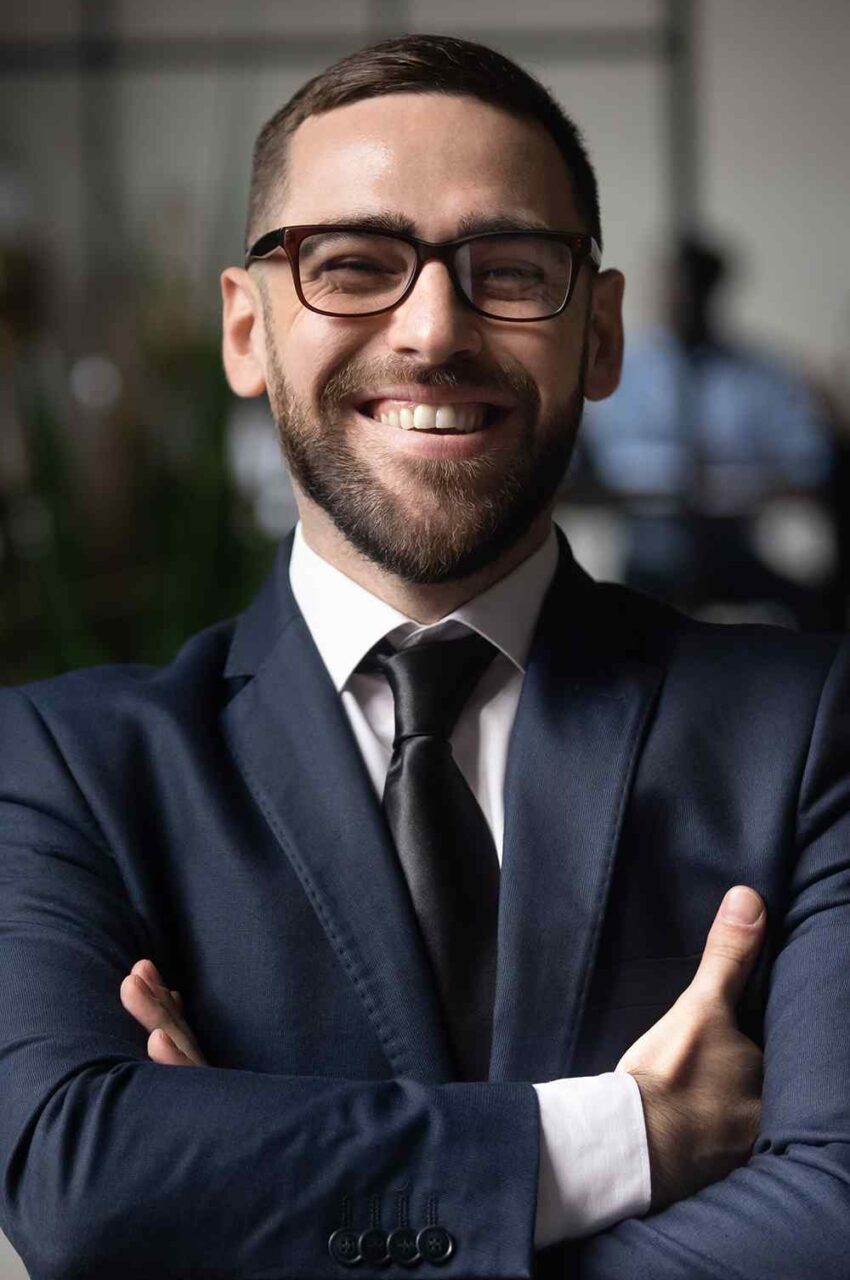 https://sinclairsolutions.tech/wp-content/uploads/2020/08/team_05-850x1280.jpg